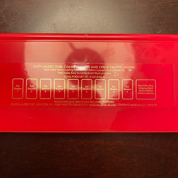 Estée Lauder nude eyeshadow and cheek palette - Picture 2 of 2